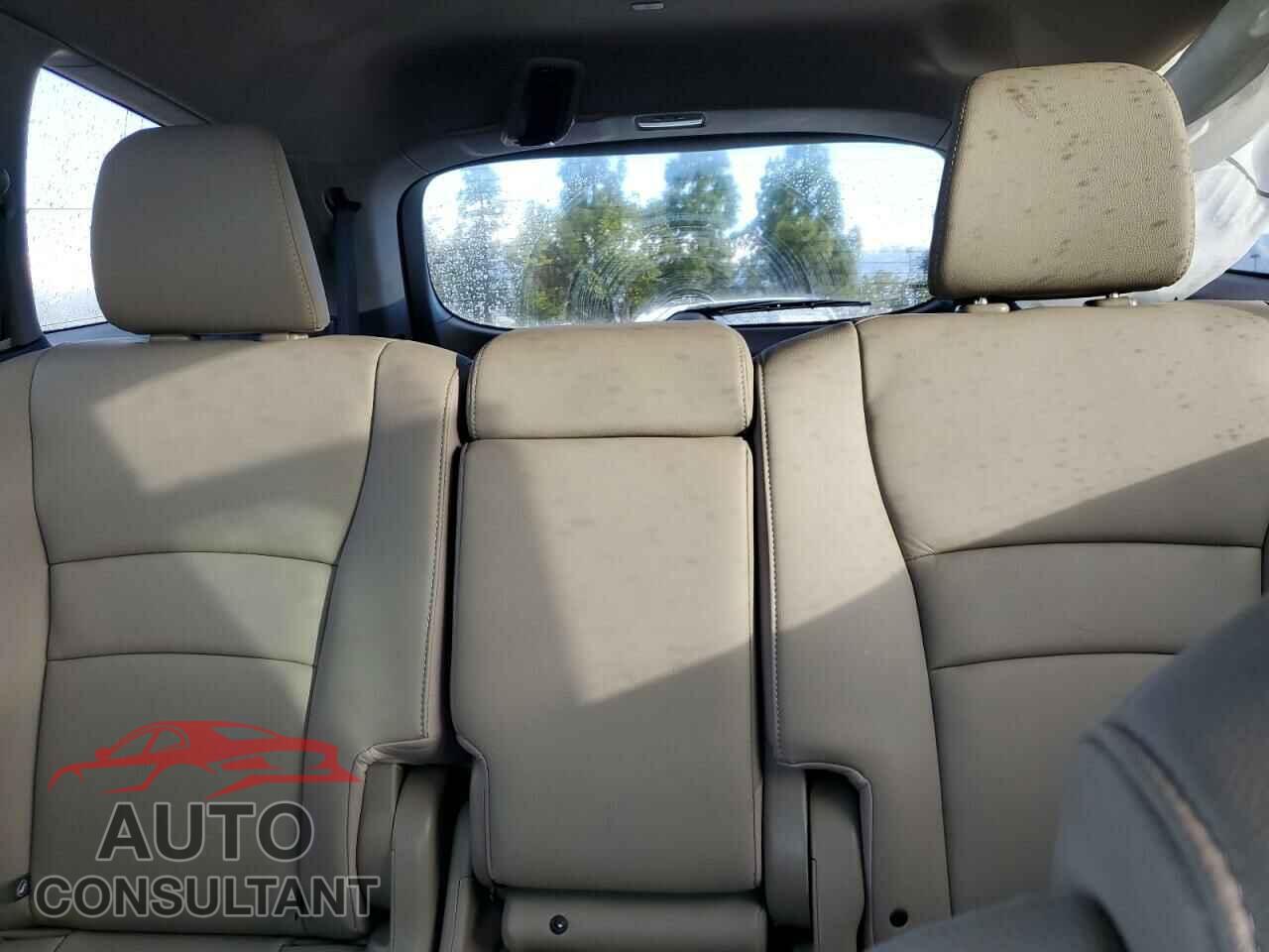 HONDA PILOT 2018 - 5FNYF5H59JB016781
