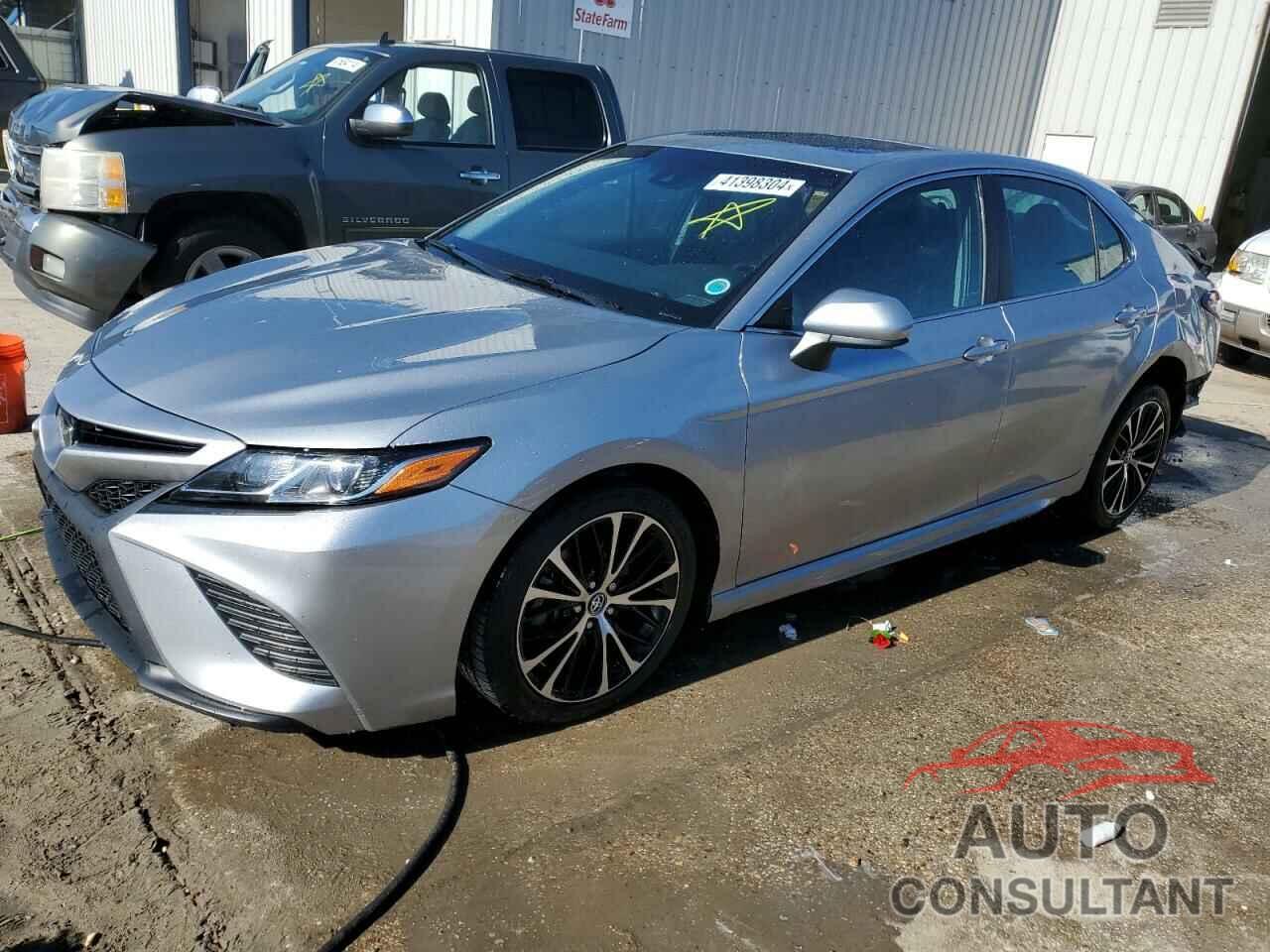 TOYOTA CAMRY 2018 - 4T1B11HK1JU081033