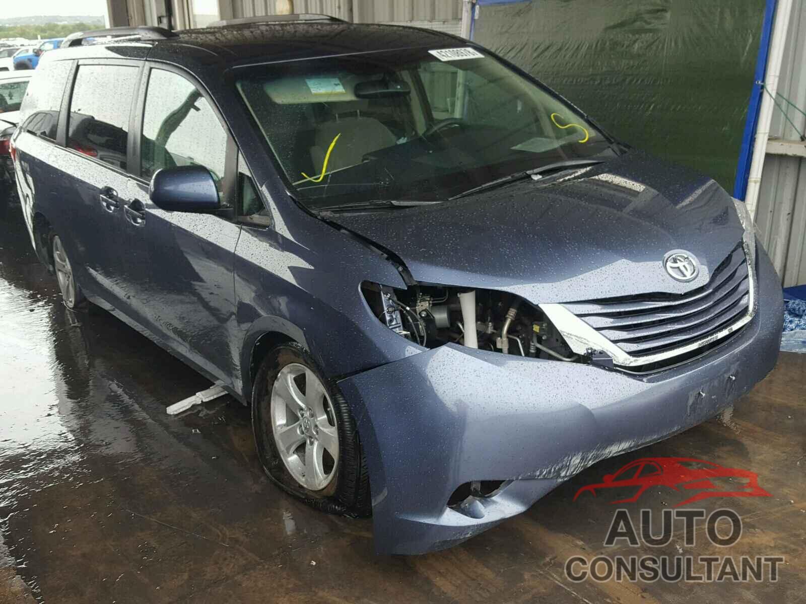 TOYOTA SIENNA LE 2015 - 5TDKK3DC9FS612812