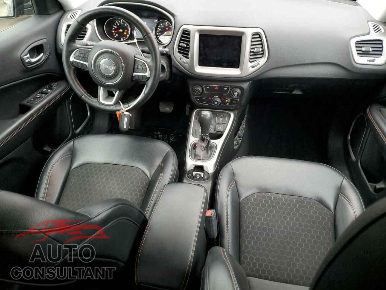 JEEP COMPASS 2018 - 3C4NJDBB5JT135407
