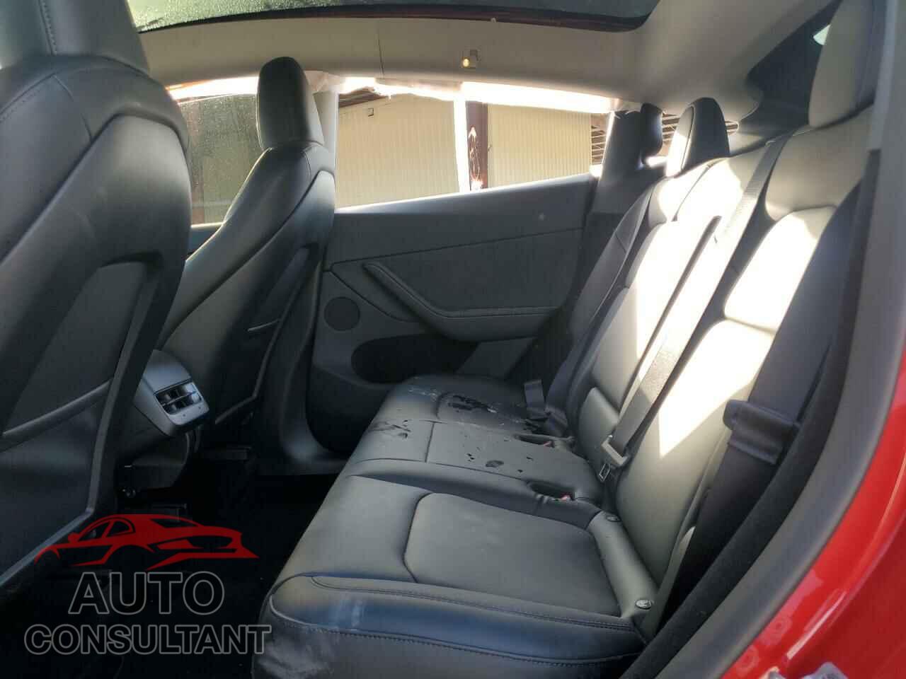 TESLA MODEL Y 2024 - 7SAYGDEE8RA216607