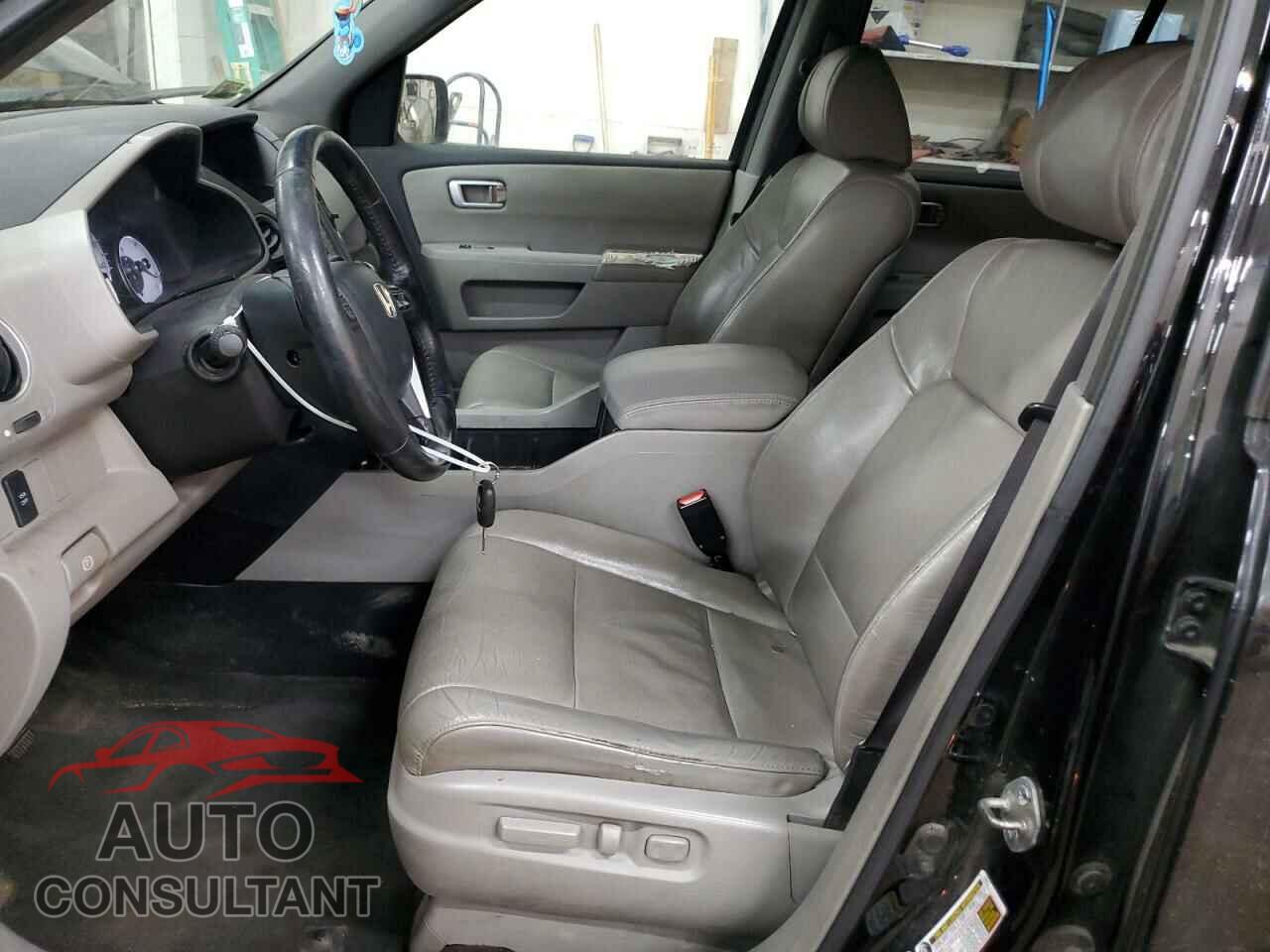 HONDA PILOT 2011 - 5FNYF4H50BB005132