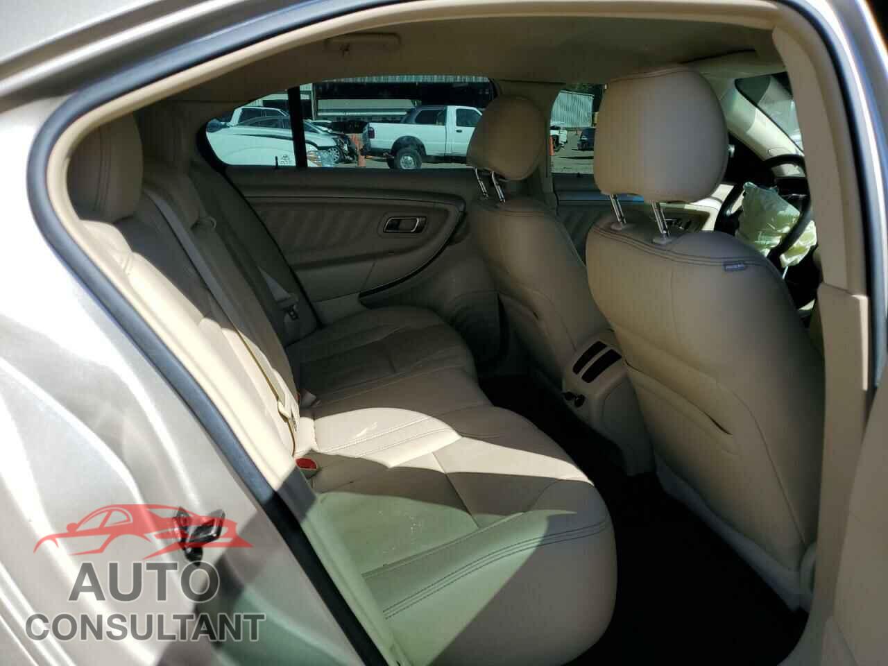 FORD TAURUS 2017 - 1FAHP2E85HG106221