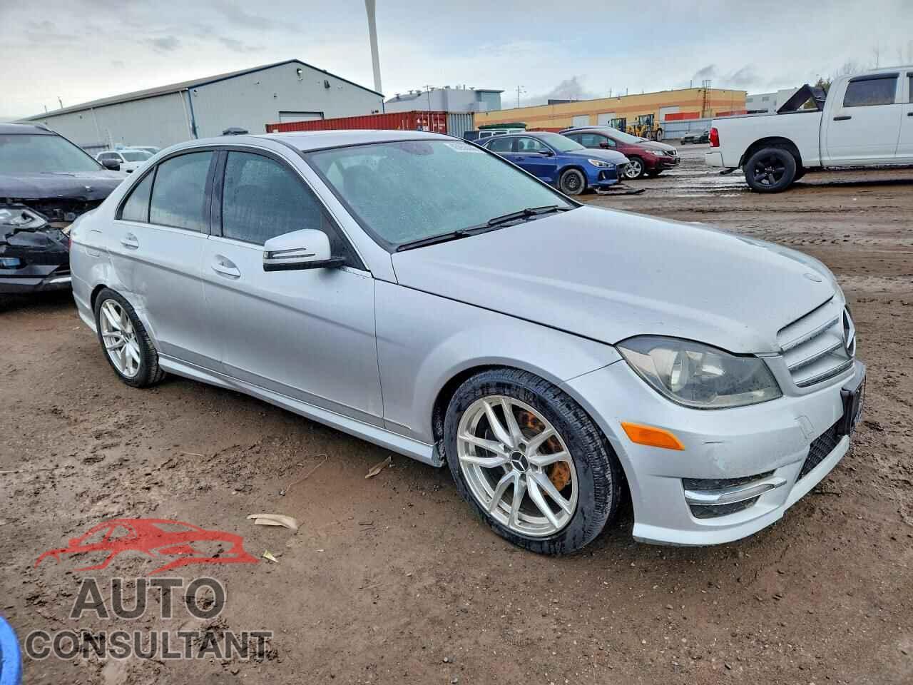 MERCEDES-BENZ C-CLASS 2012 - WDDGF8FB8CF921605