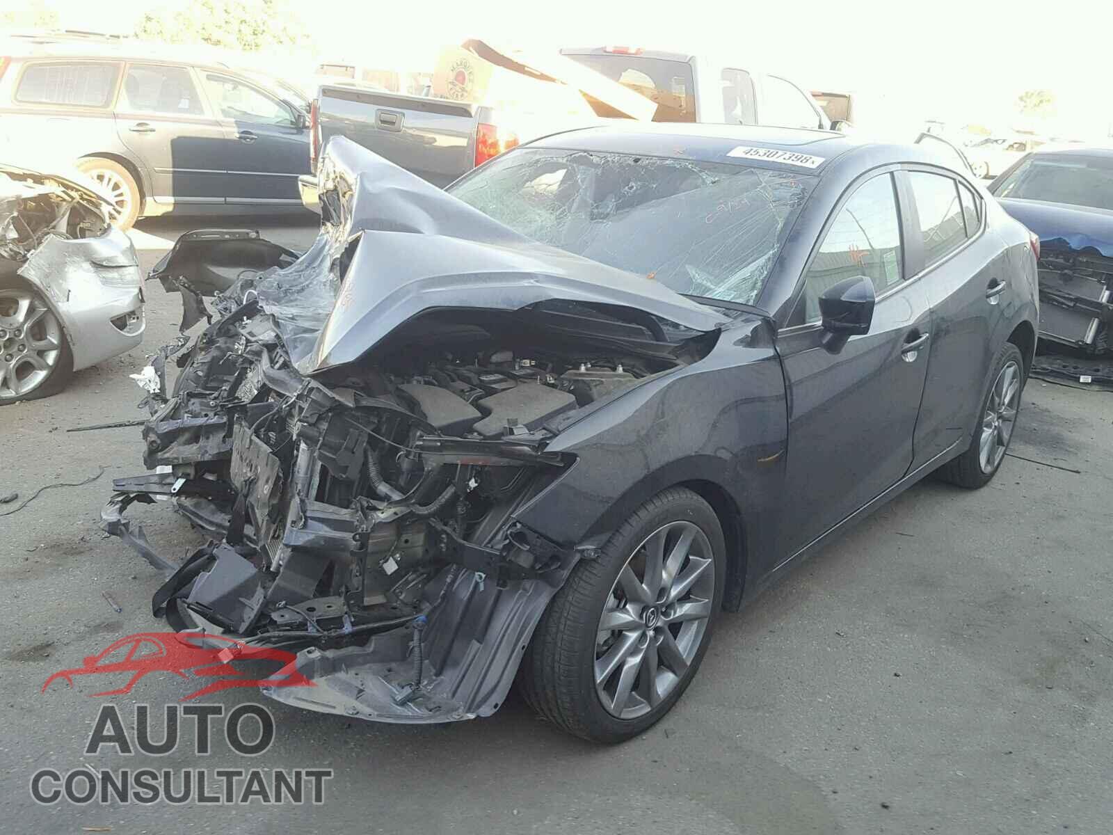 MAZDA 3 2018 - 3MZBN1V32JM167359