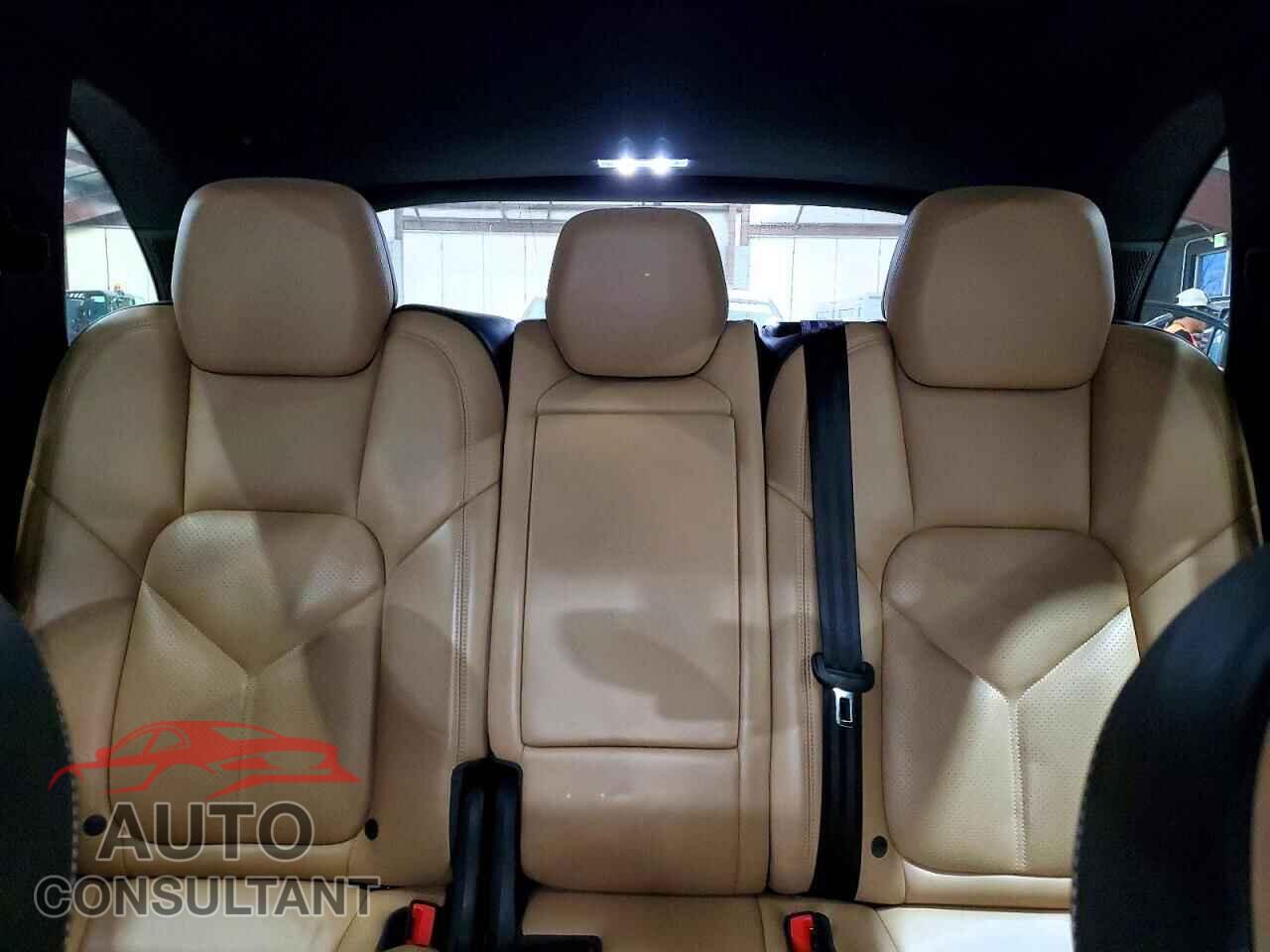PORSCHE CAYENNE 2017 - WP1AB2A25HLA52775