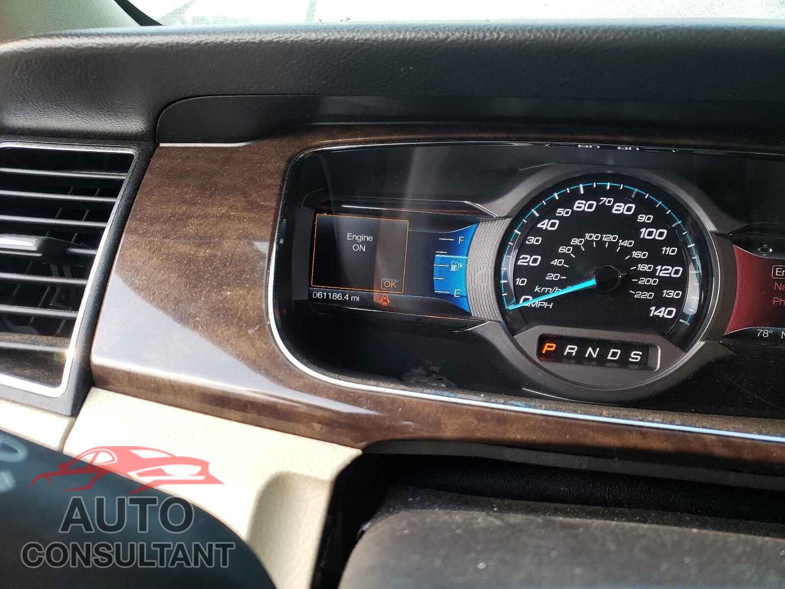 FORD TAURUS 2018 - 1FAHP2F85JG130426