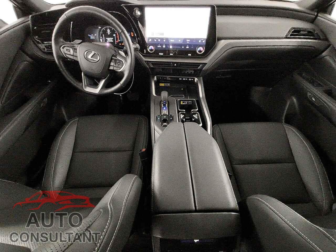 LEXUS UNKNOWN 2025 - 5TDAAAA6XSS017284