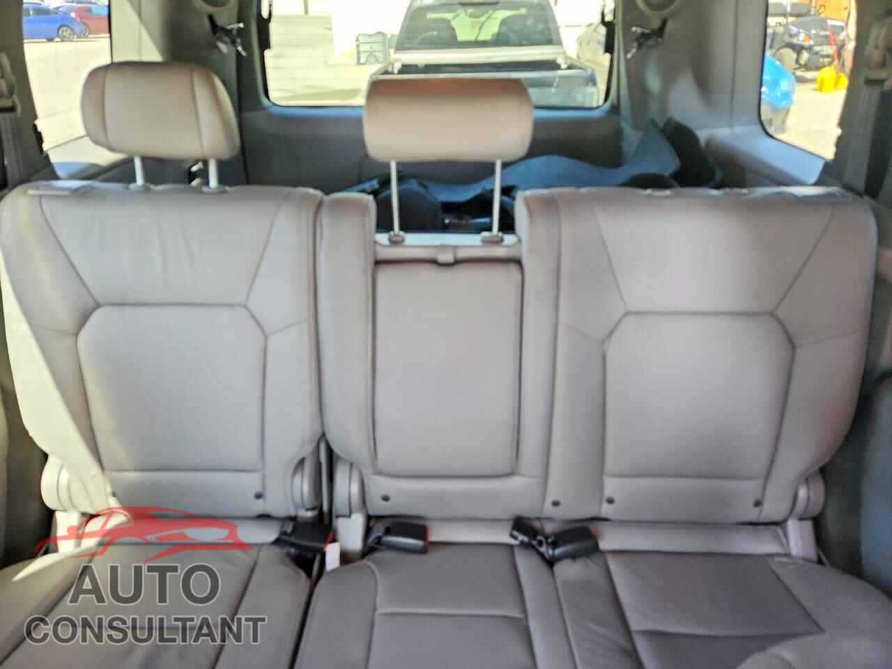 HONDA PILOT 2011 - 5FNYF4H96BB025291