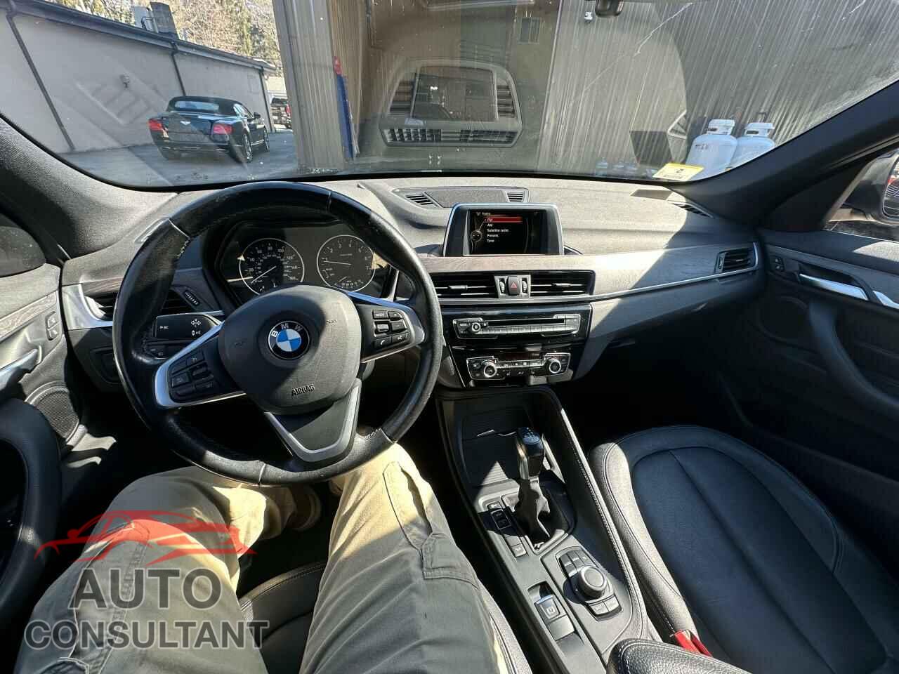 BMW X1 2017 - WBXHT3C32H5F67896