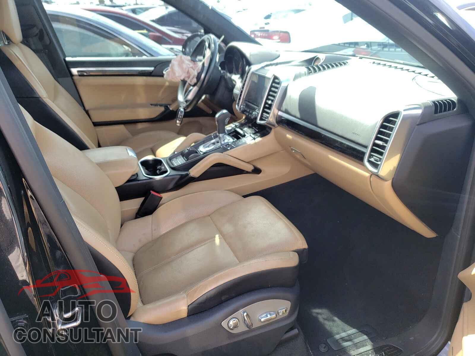 PORSCHE CAYENNE 2018 - WP1AA2A20JKA04549