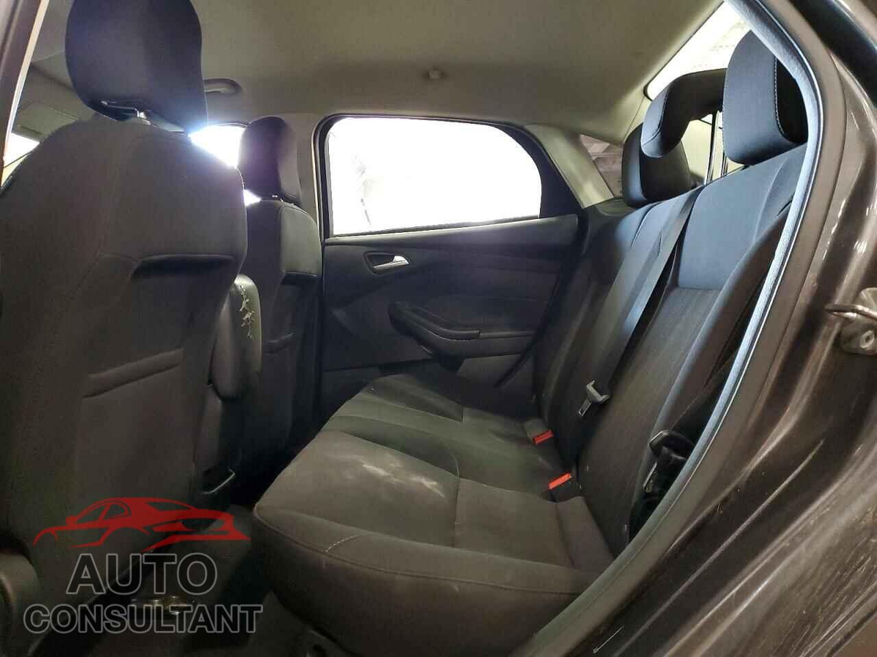 FORD FOCUS 2017 - 1FADP3F29HL300417