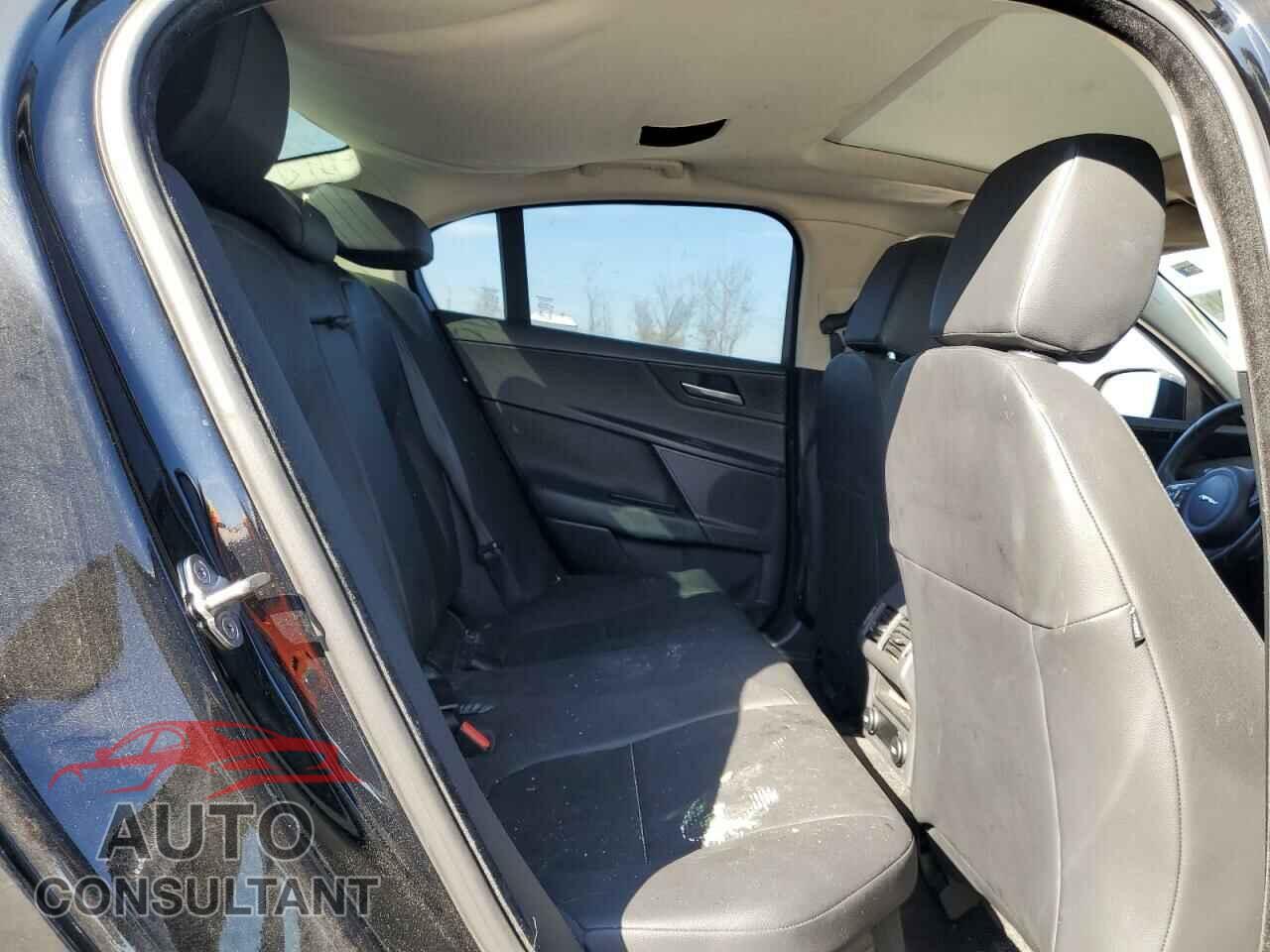 JAGUAR XE 2017 - SAJAR4BG3HA949092