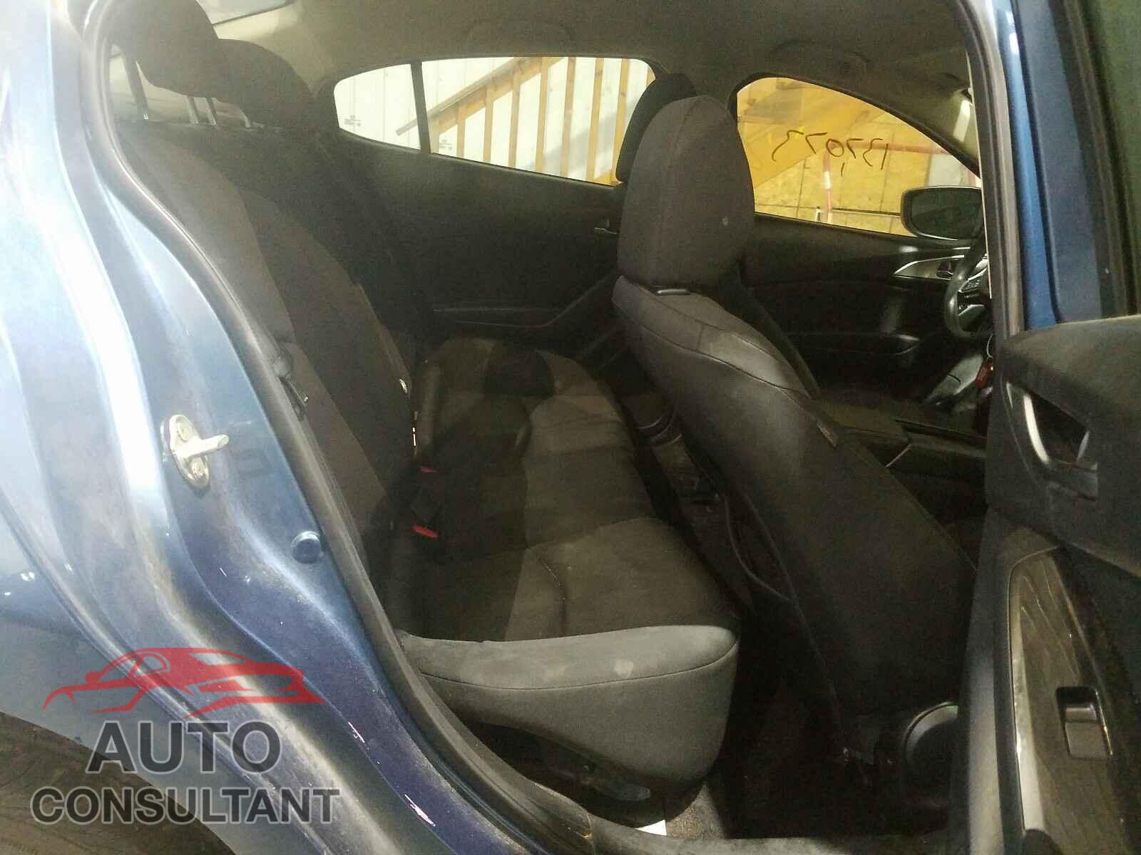 MAZDA 3 2017 - 3MZBN1U76HM155682
