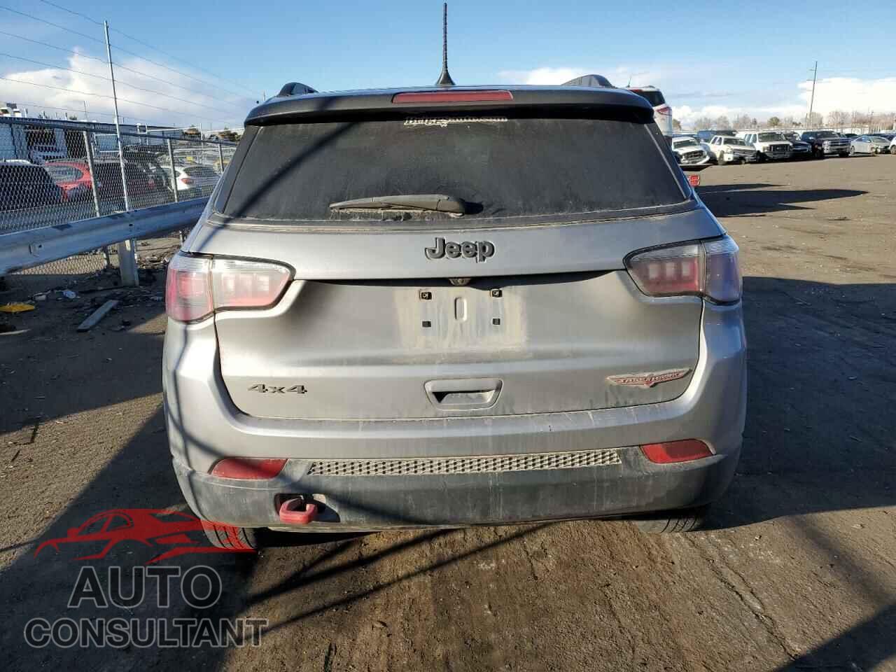 JEEP COMPASS 2018 - 3C4NJDDB4JT483311