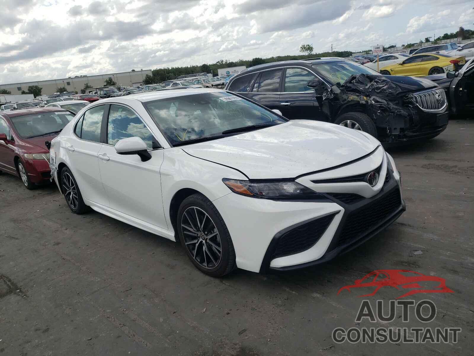 TOYOTA CAMRY 2021 - 4T1G11AK1MU419969
