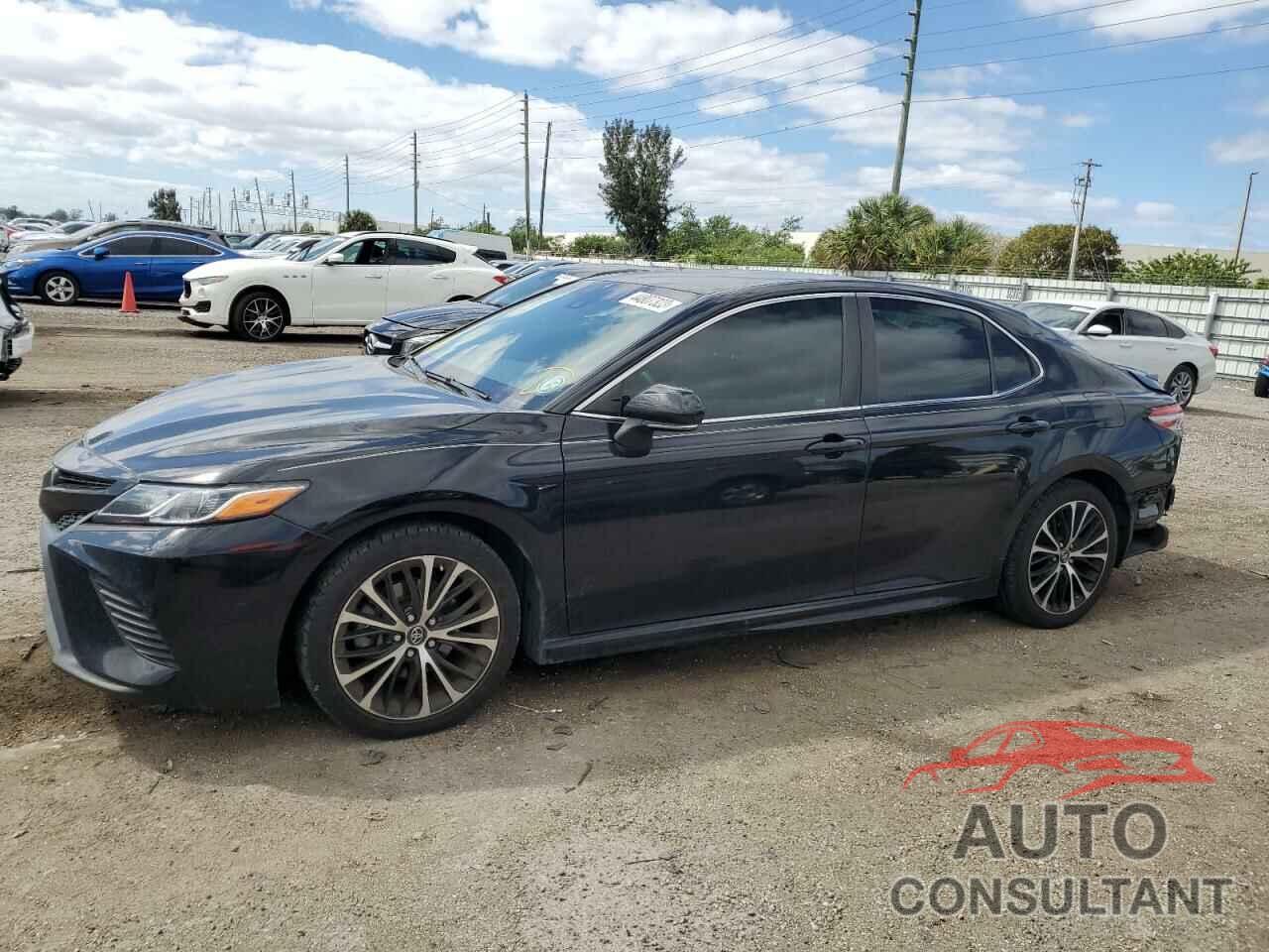 TOYOTA CAMRY 2018 - 4T1B11HK2JU077136