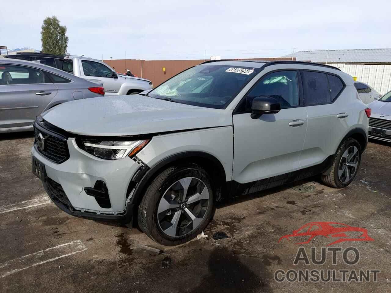 VOLVO XC40 CORE 2024 - YV4L12UK0R2281510