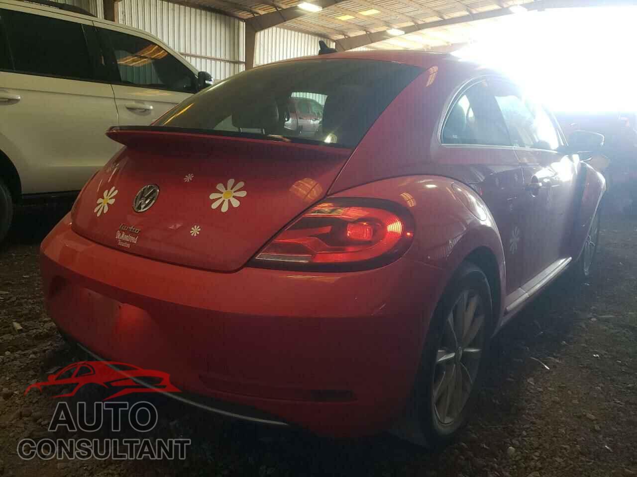 VOLKSWAGEN BEETLE 2018 - 3VWJD7AT1JM701653