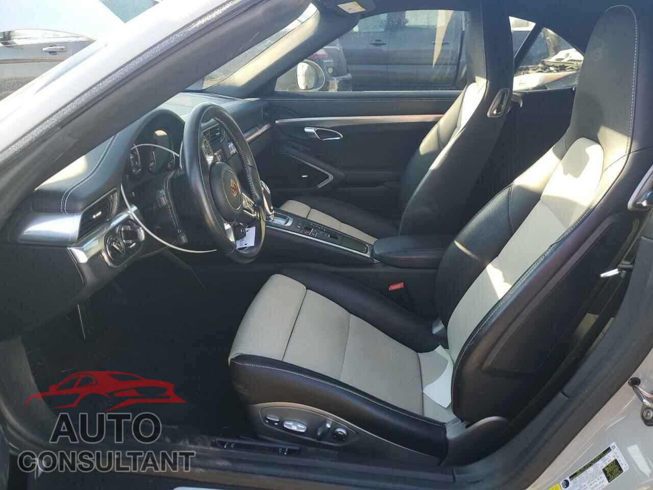 PORSCHE 911 2019 - WP0CD2A96KS144850