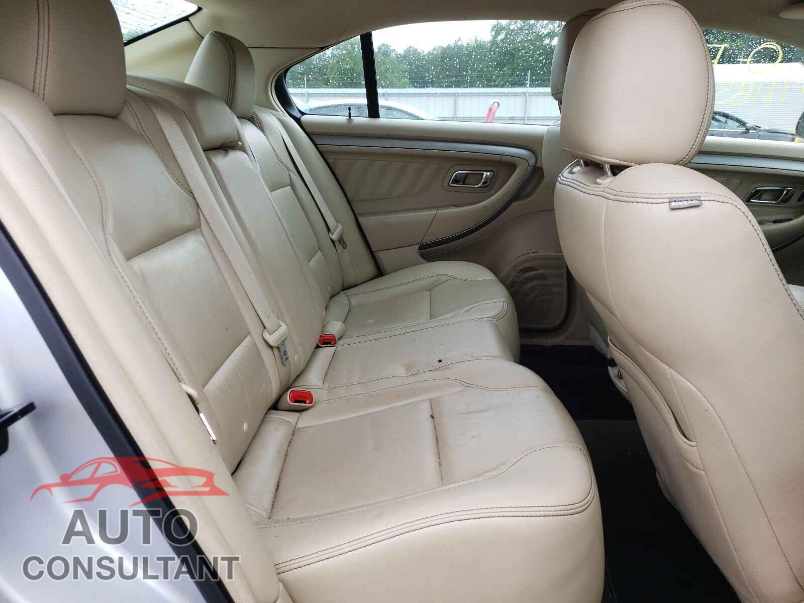 FORD TAURUS 2017 - 1FAHP2E80HG102657