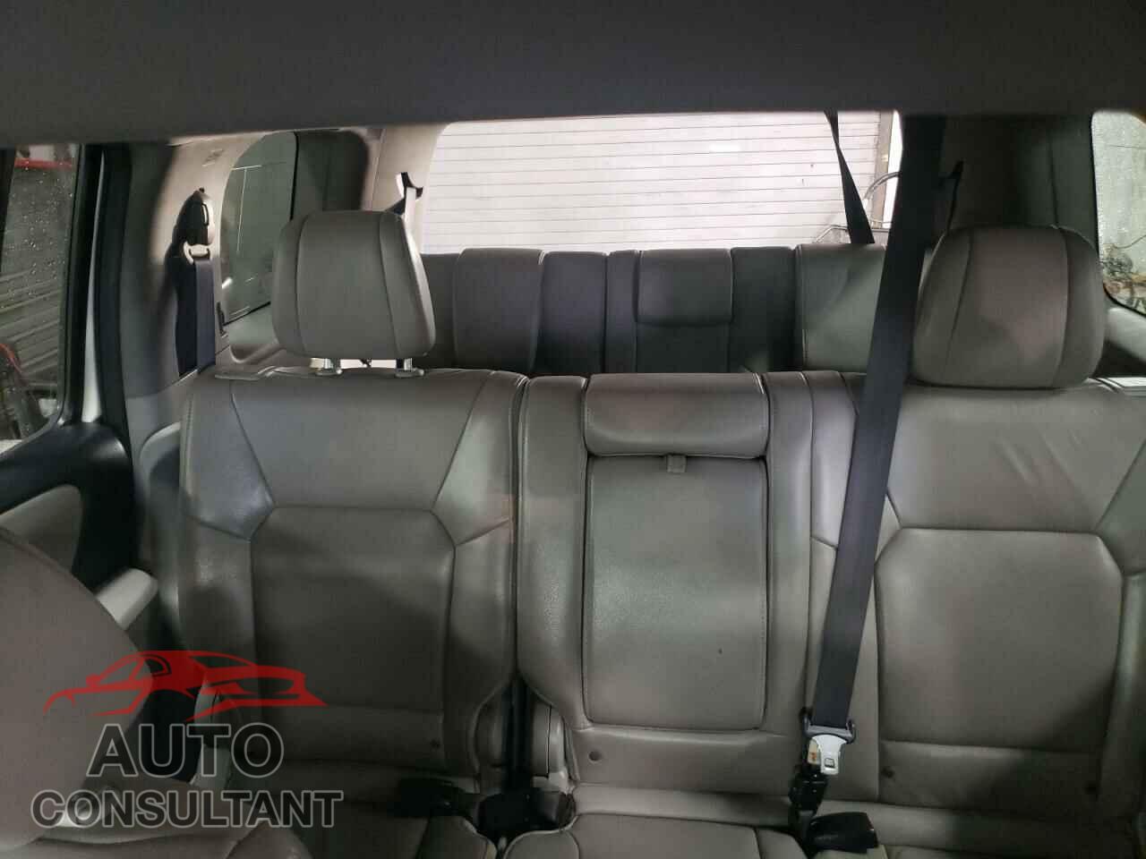 HONDA PILOT 2015 - 5FNYF4H79FB025841