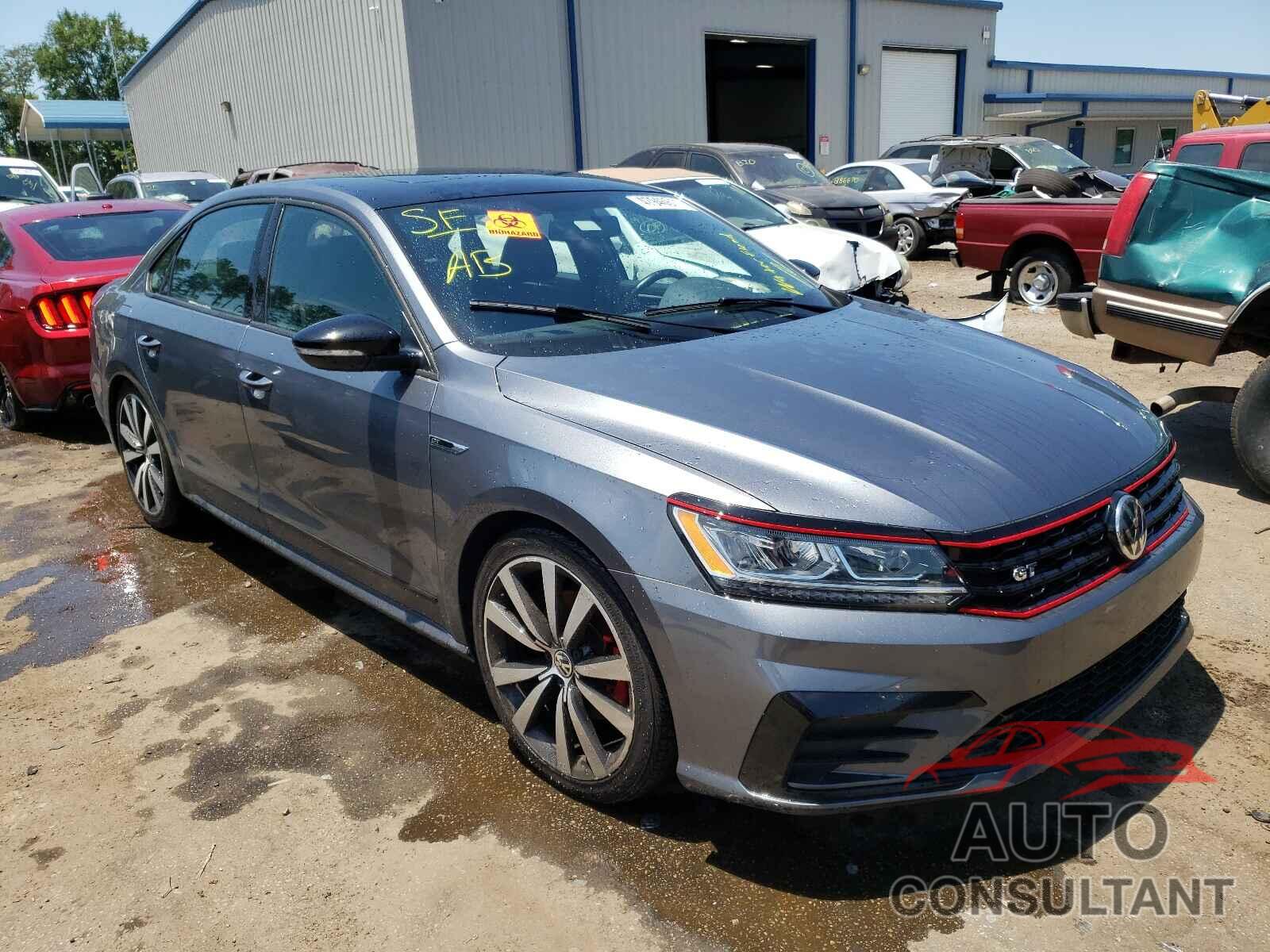 VOLKSWAGEN PASSAT 2018 - 1VWJM7A38JC034937