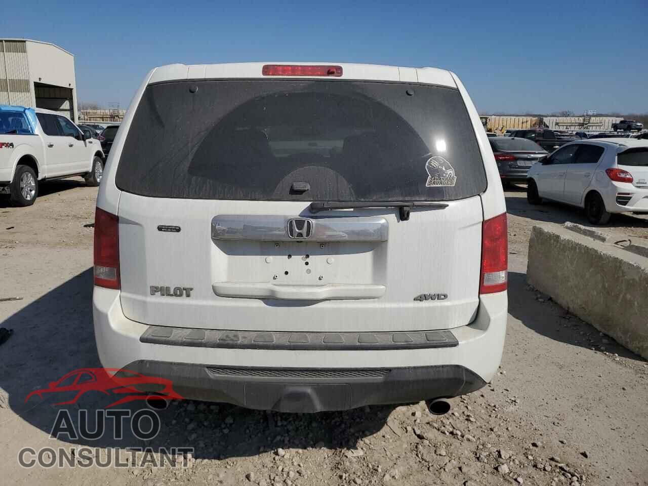 HONDA PILOT 2015 - 5FNYF4H51FB002942