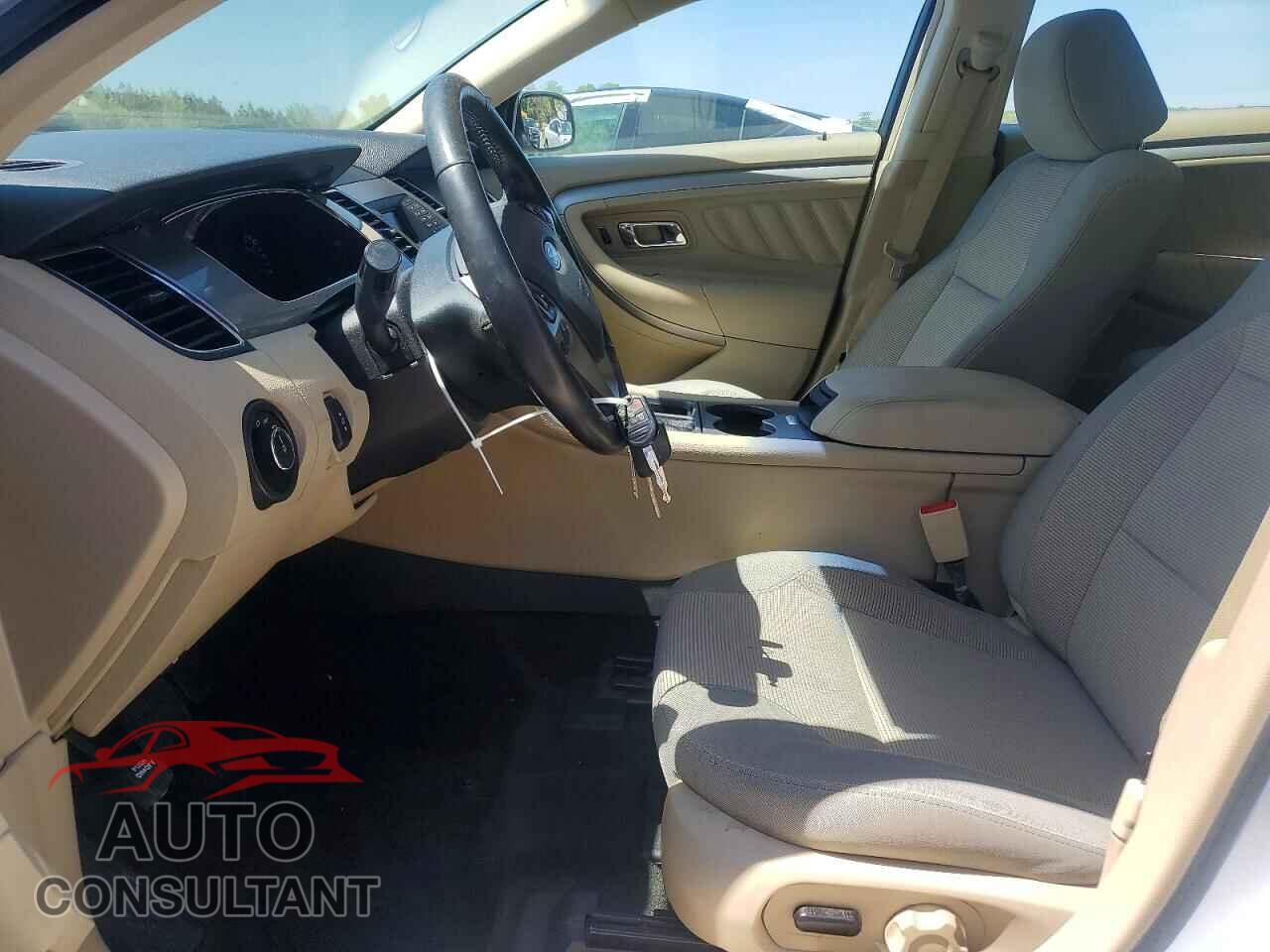 FORD TAURUS 2018 - 1FAHP2E86JG132364