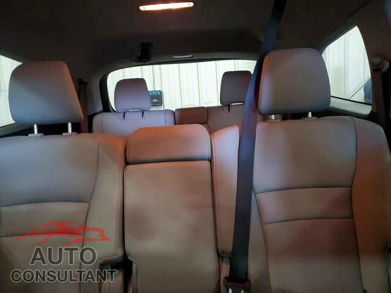 HONDA PILOT 2017 - 5FNYF6H67HB065633