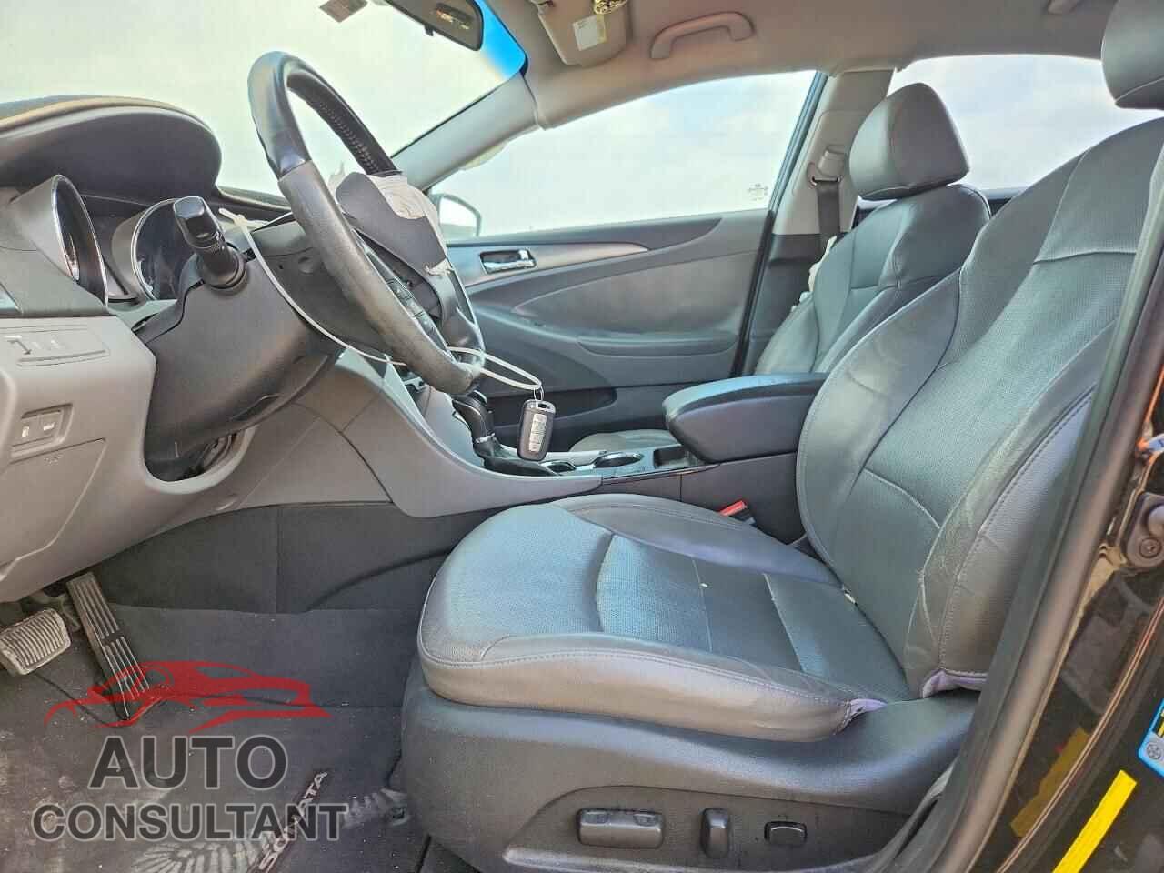 HYUNDAI SONATA 2012 - KMHEC4A43CA032960