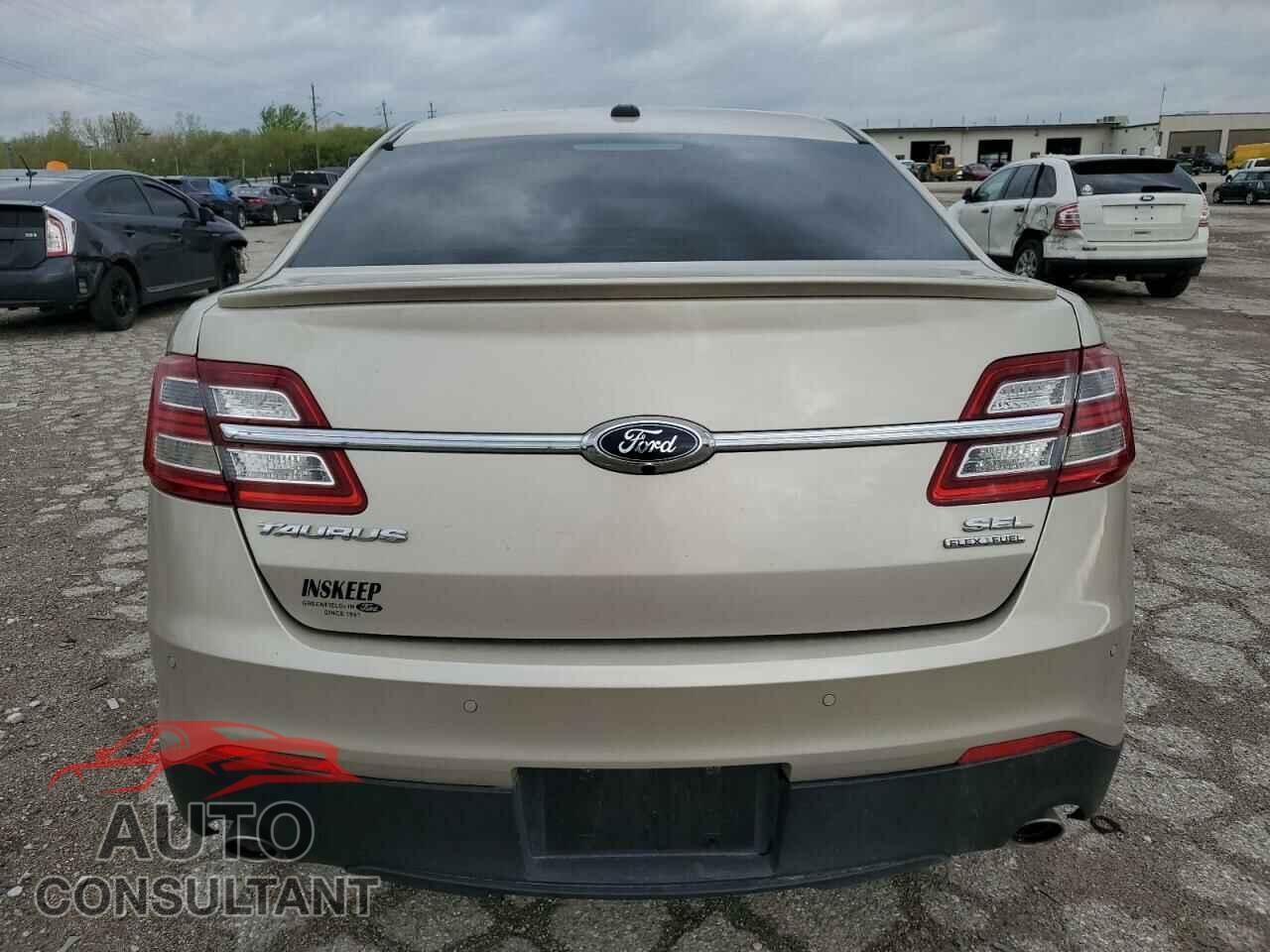 FORD TAURUS 2018 - 1FAHP2E87JG119641