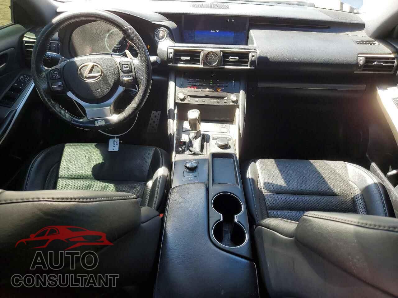 LEXUS IS 2018 - JTHC81D24J5026370