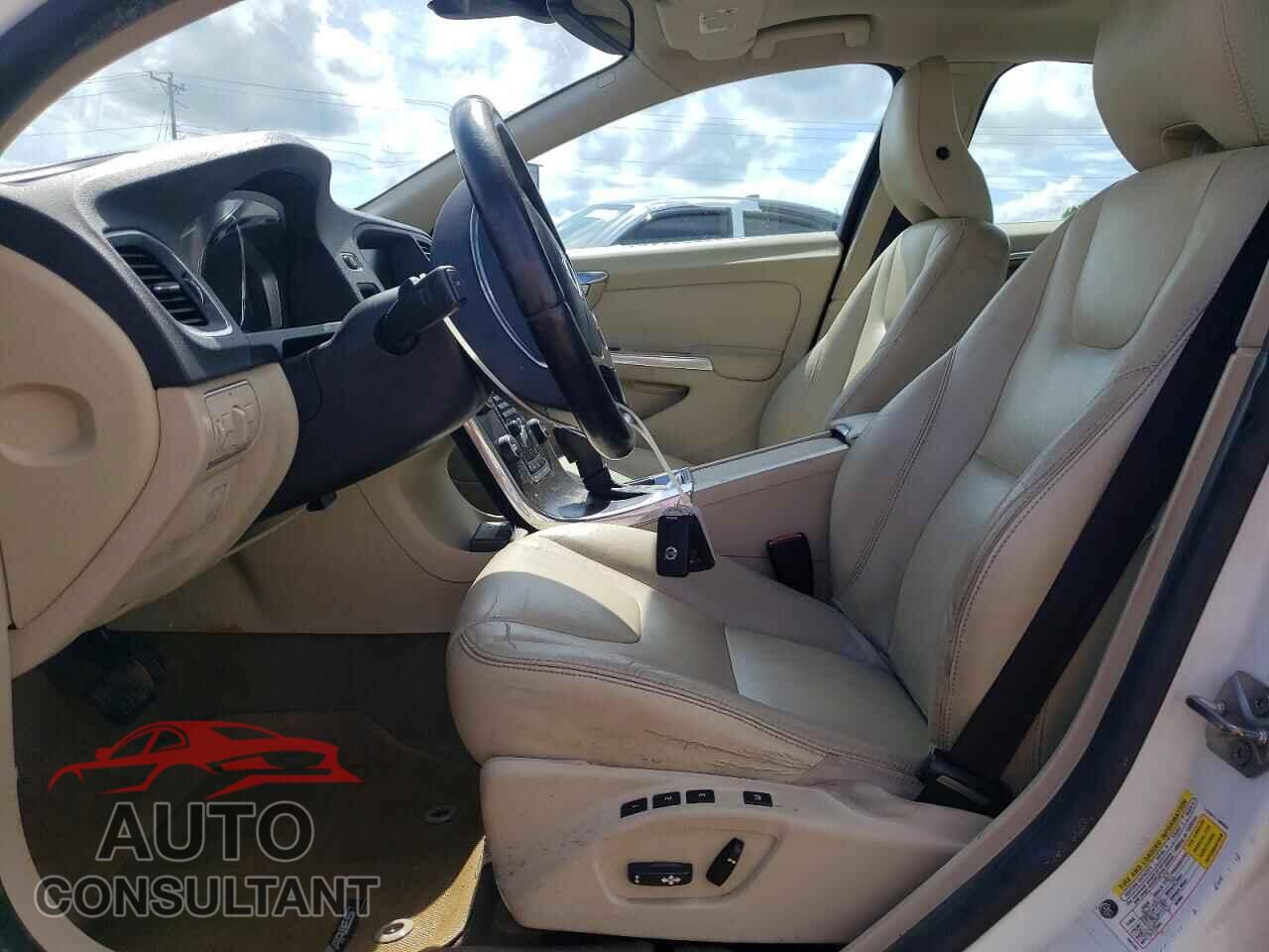 VOLVO S60 2015 - YV140MFC2F2301869