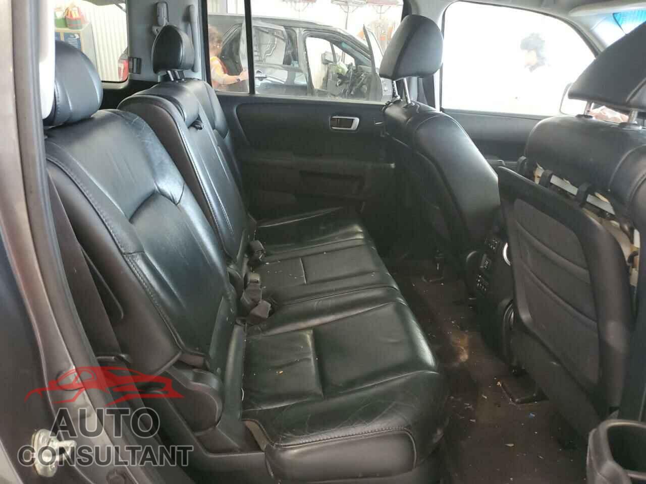 HONDA PILOT 2011 - 5FNYF4H65BB037776