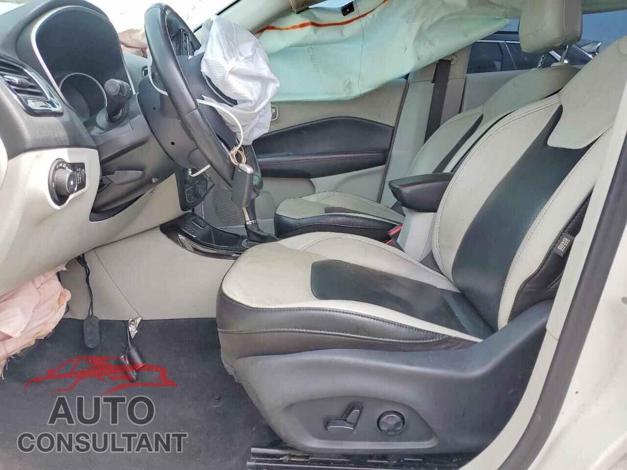 JEEP COMPASS 2019 - 3C4NJCCB0KT809067