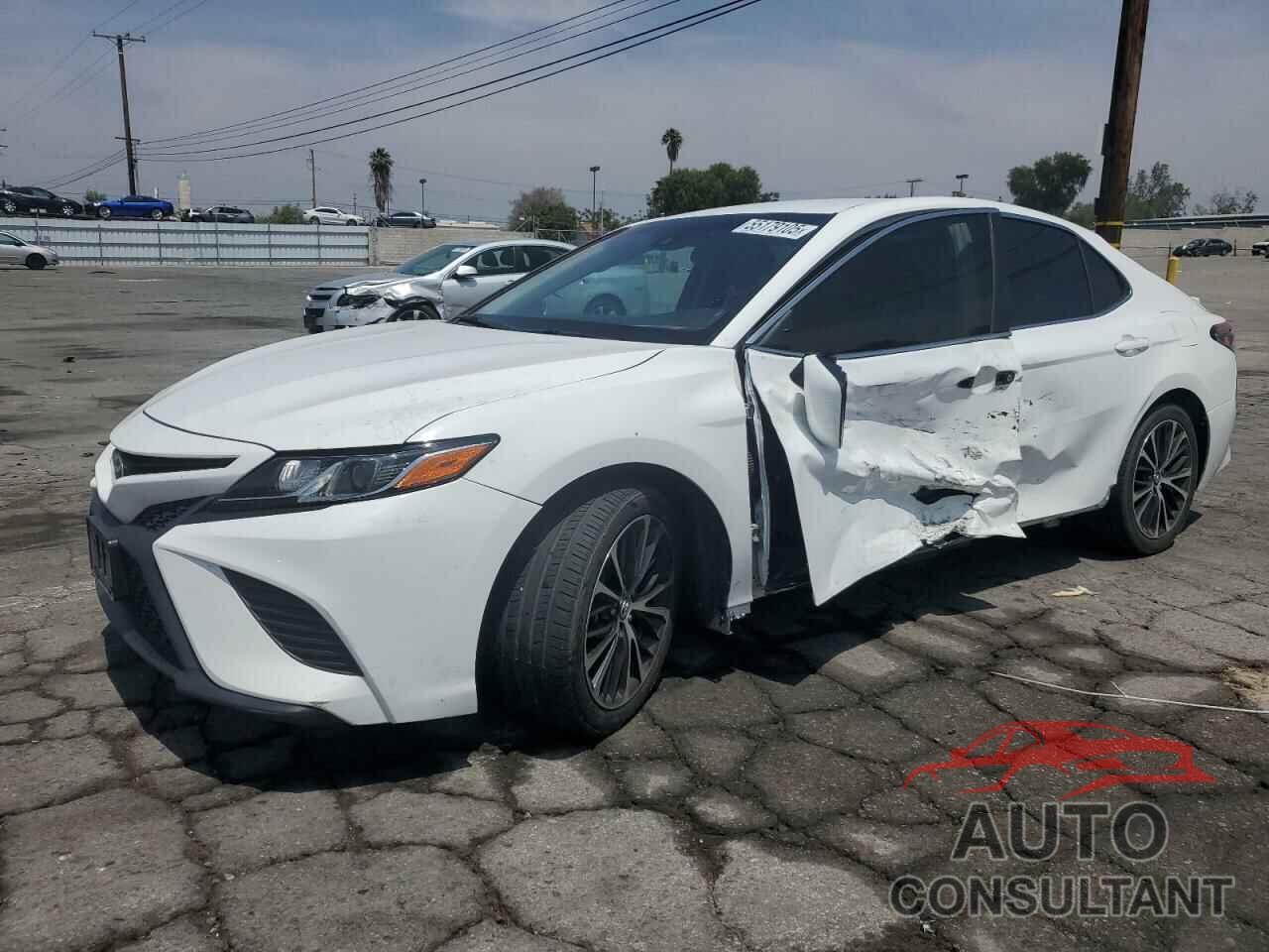 TOYOTA CAMRY 2018 - 4T1B11HK3JU018158
