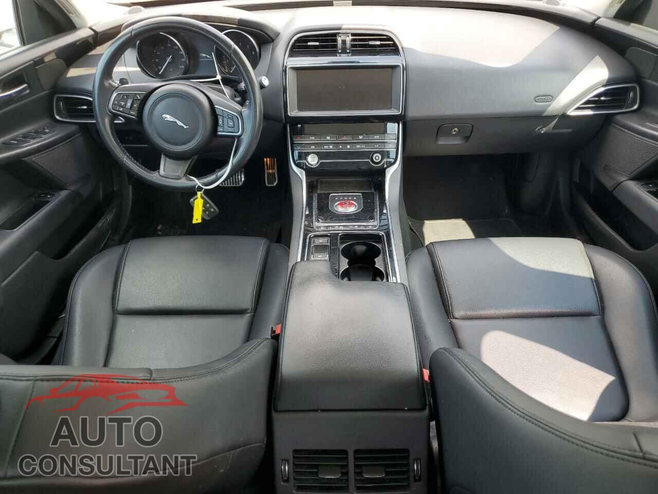 JAGUAR XE 2019 - SAJAR4FX2KCP51724