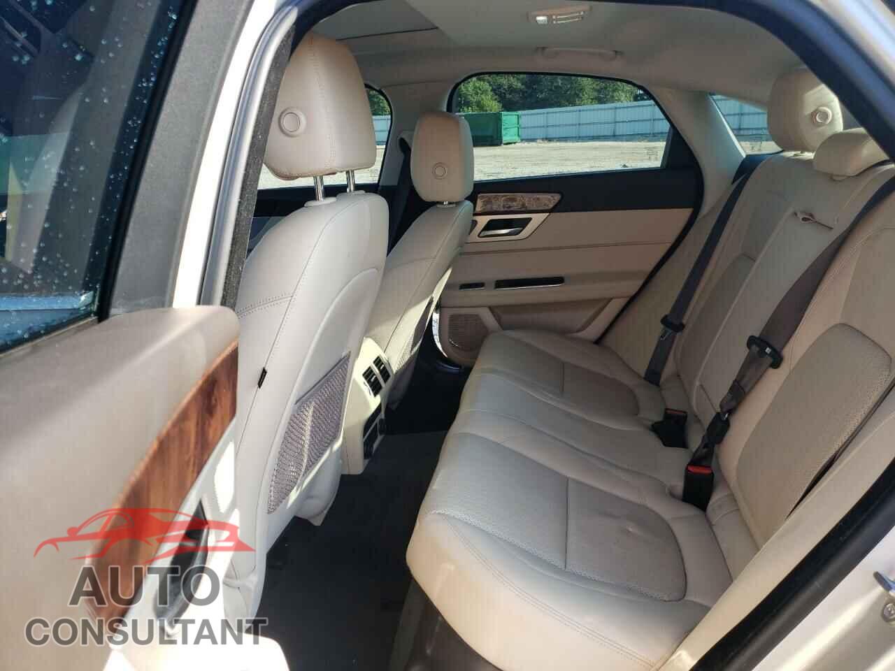 JAGUAR XF 2017 - SAJBE4BV5HCY33878