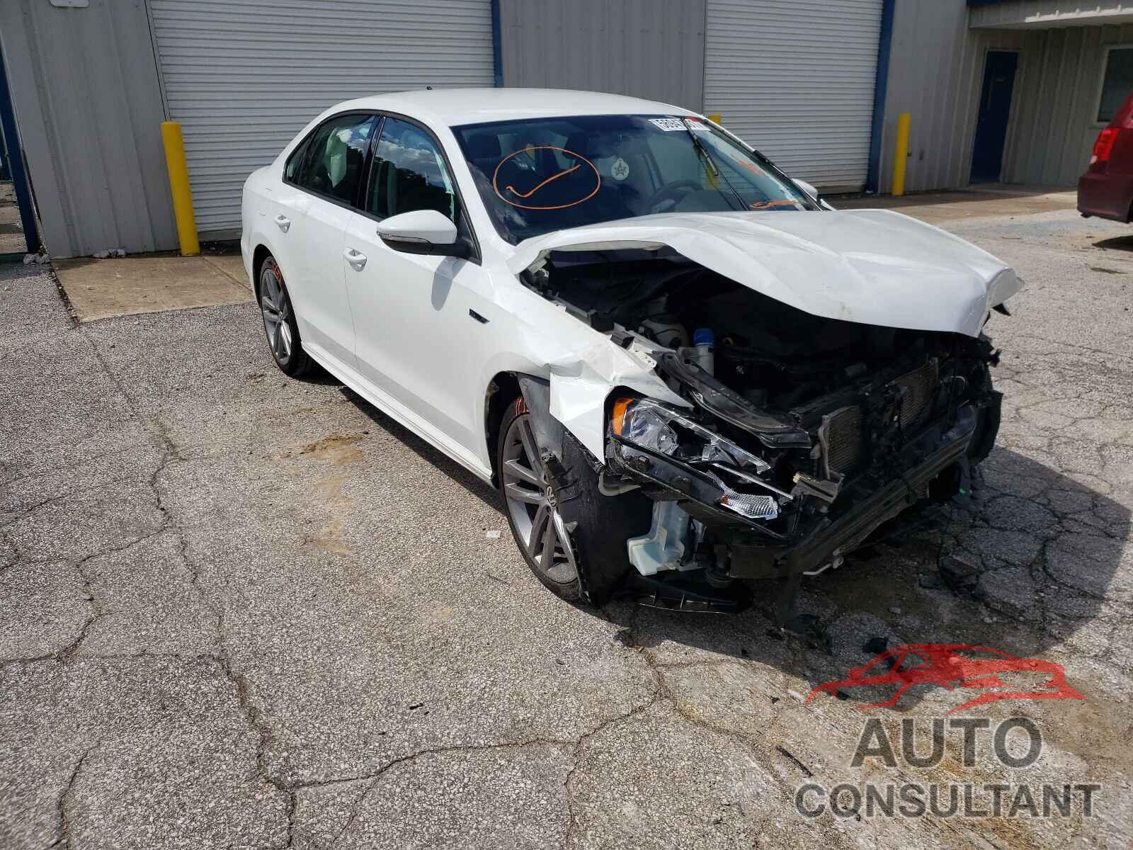VOLKSWAGEN PASSAT 2018 - 1VWAA7A33JC011316