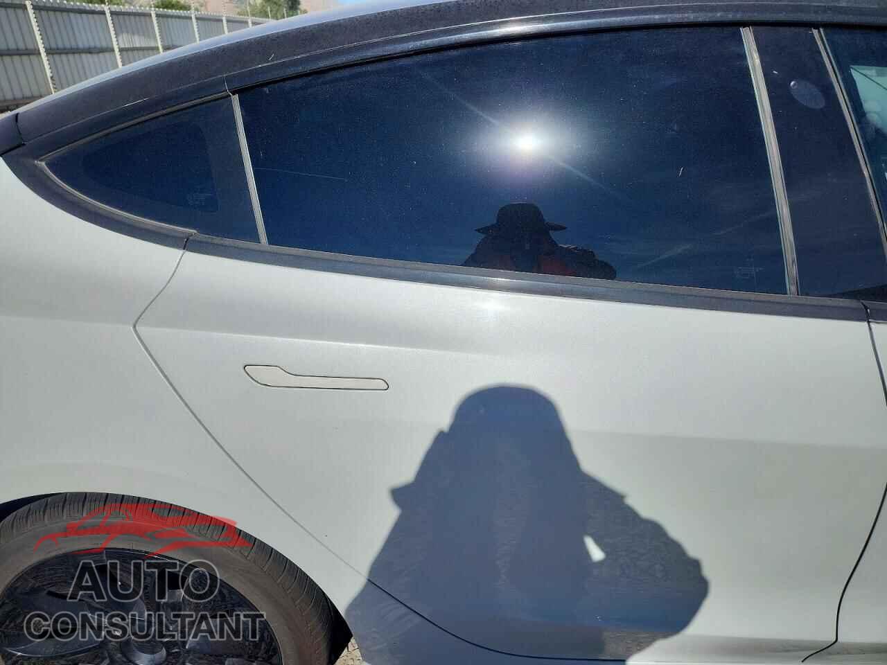 TESLA MODEL 3 2018 - 5YJ3E1EB0JF074875
