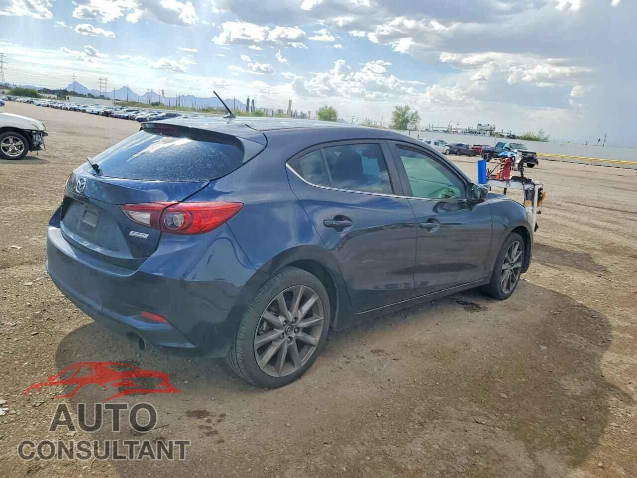 MAZDA 3 2018 - 3MZBN1L37JM261496
