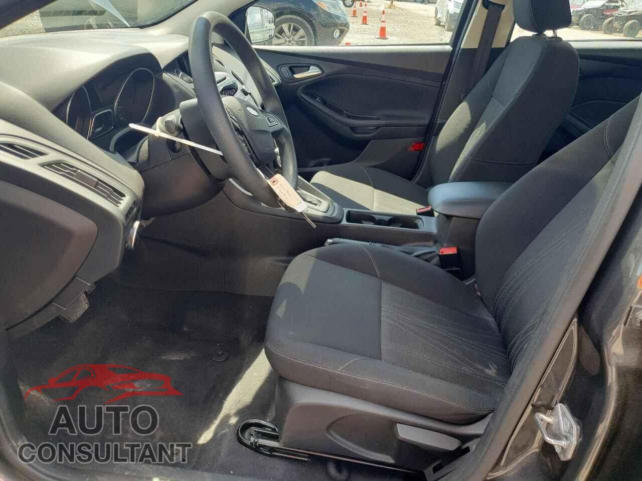 FORD FOCUS 2015 - 1FADP3F25FL217841