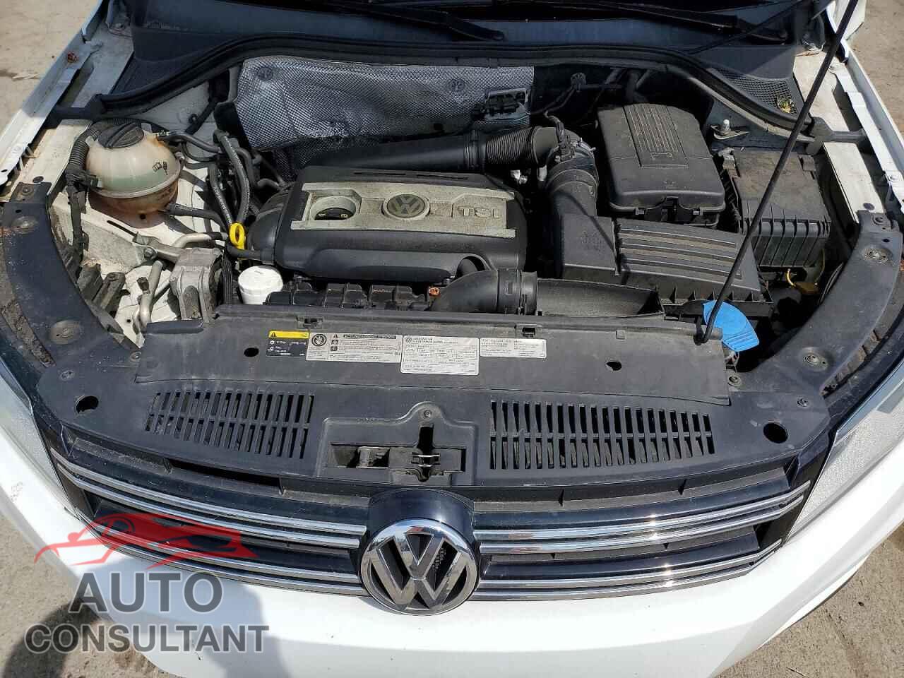 VOLKSWAGEN TIGUAN 2016 - WVGAV7AX3GW607233