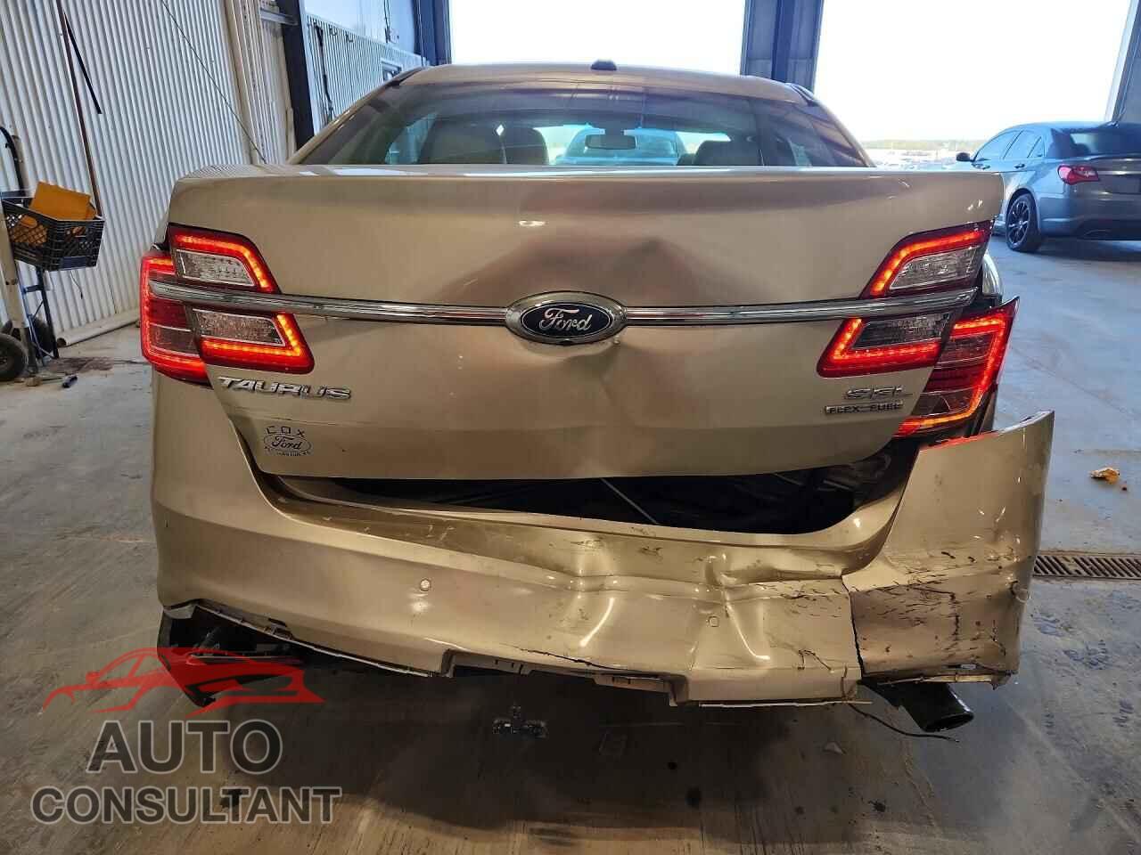 FORD TAURUS 2018 - 1FAHP2E82JG112015