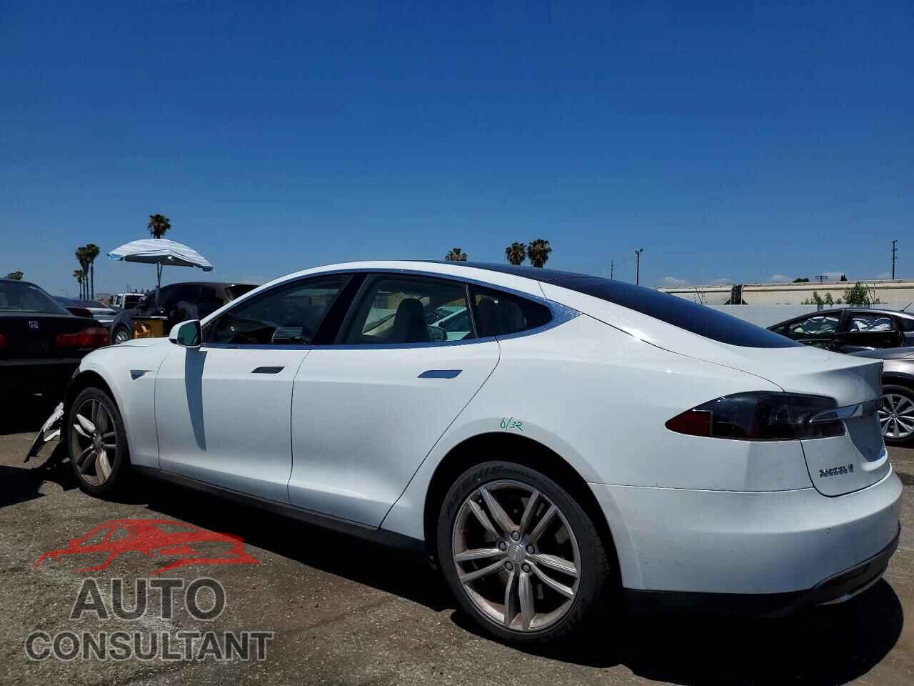 TESLA MODEL S 2013 - 5YJSA1CG8DFP23087