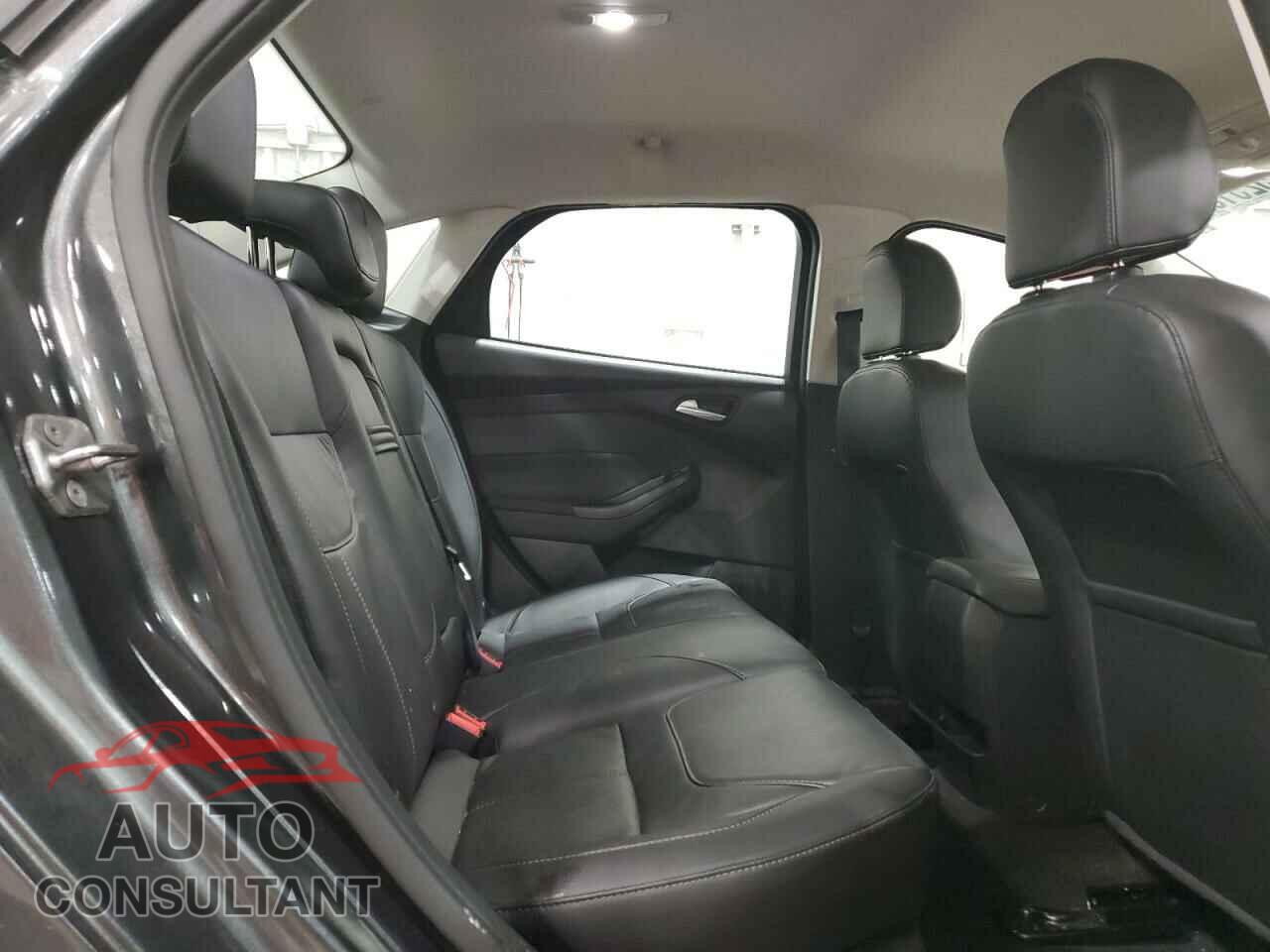 FORD FOCUS 2016 - 1FADP3F2XGL377604