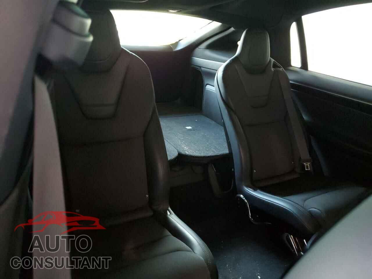 TESLA MODEL X 2016 - 5YJXCBE21GF020880