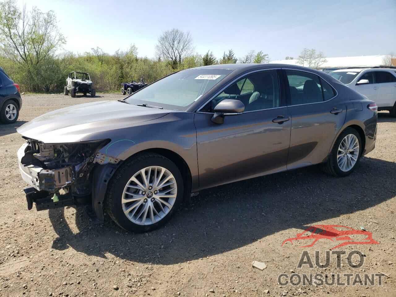TOYOTA CAMRY 2018 - 4T1B11HK3JU128160
