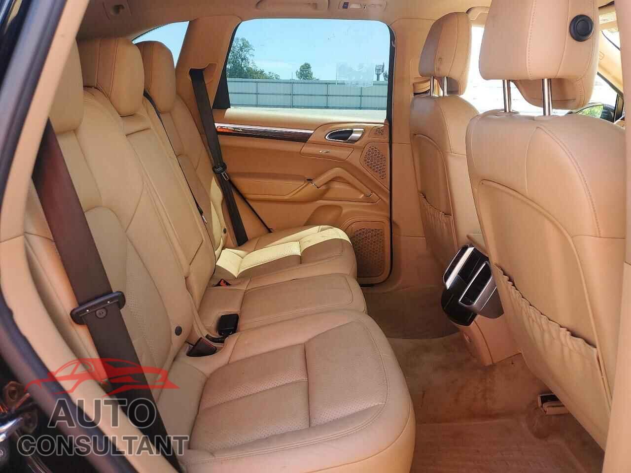 PORSCHE CAYENNE 2016 - WP1AA2A23GLA03575